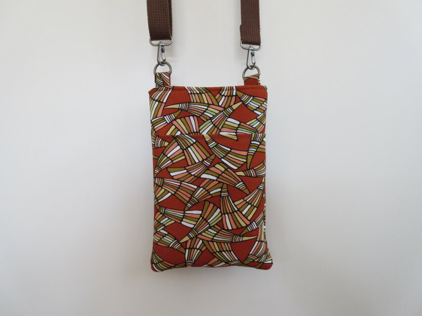 着物リメイクのスマホショルダー