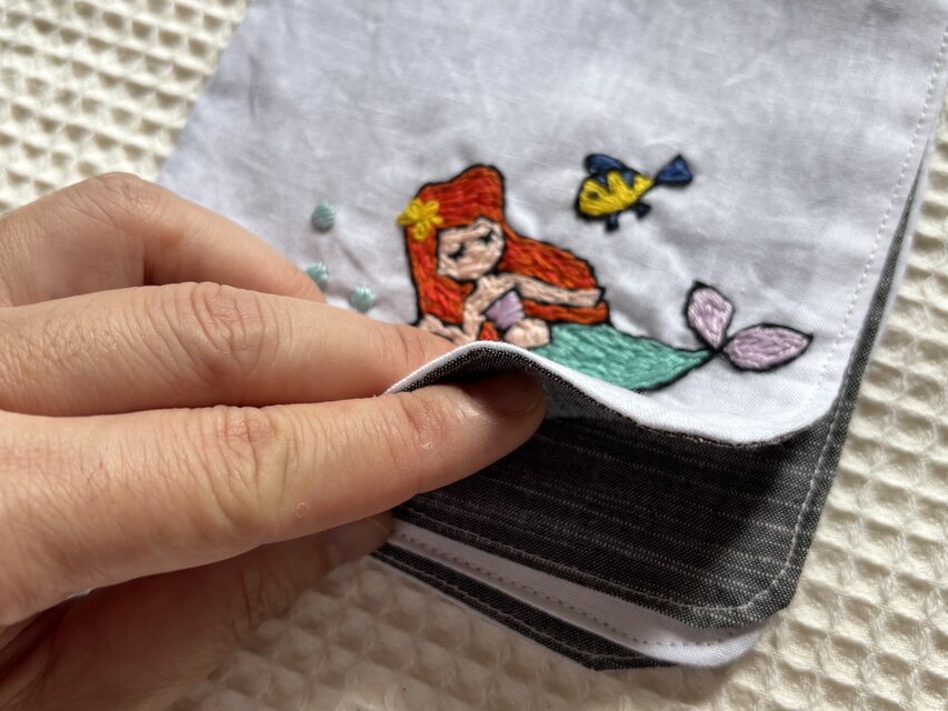 手刺繍ハンカチ（リトルマーメイド） | iichi 日々の暮らしを