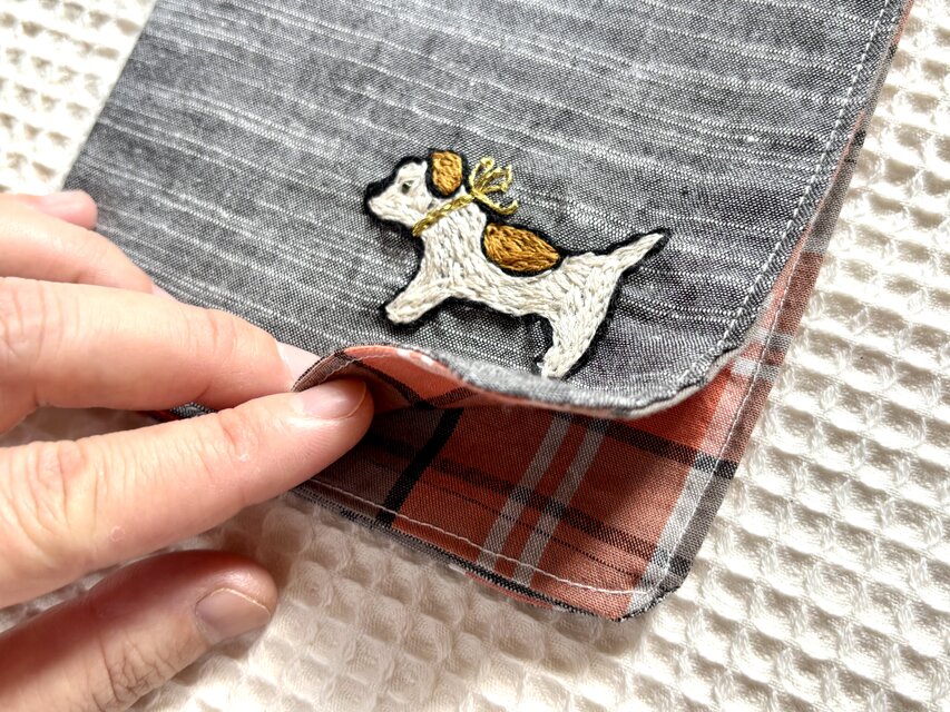 手刺繍ハンカチ（犬） | iichi 日々の暮らしを心地よくする