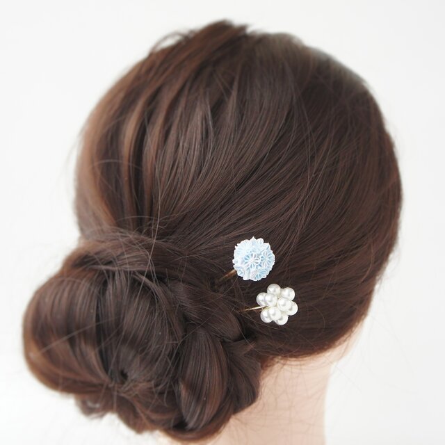 玉かんざし二本セット 「 空色の花 」 水色 パステルカラー 入学式 訪問着 つまみ細工 一本軸簪 ヘアスティック 和装