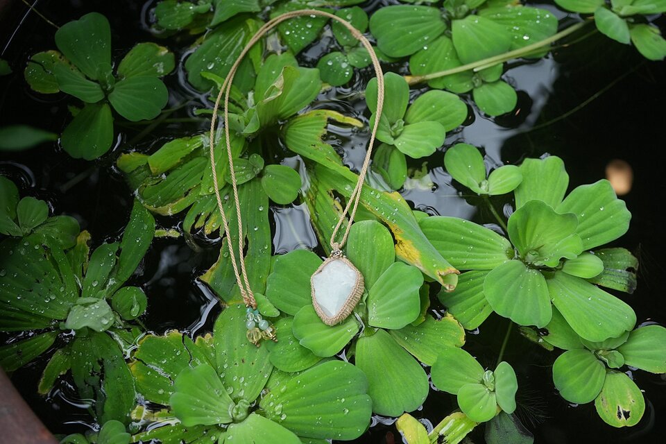 煌めくシラー入り☆アクアマリン原石 マクラメネックレス2103 | iichi