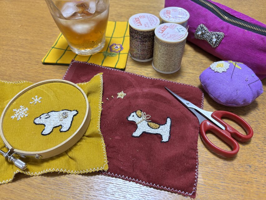 手刺繍のファスナーポーチ（しろくま） | iichi 日々の暮らしを
