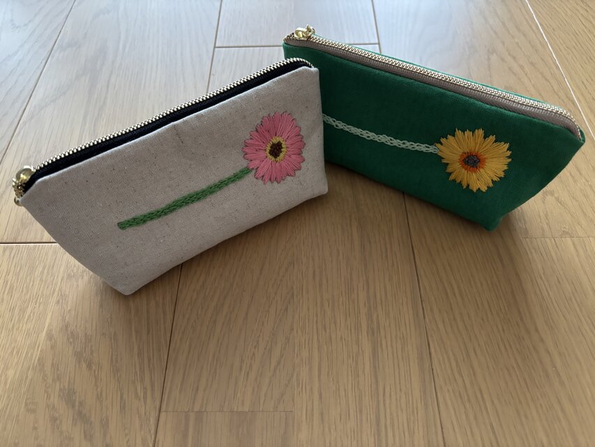 手刺繍のファスナーポーチ（ガーベラ） | iichi 日々の暮らしを
