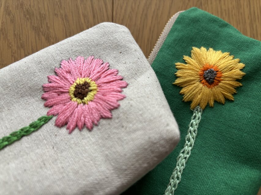 手刺繍のファスナーポーチ（ガーベラ） | iichi 日々の暮らしを