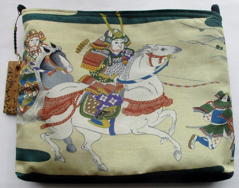 ８４７１　着物で作った和風タブレット入れ