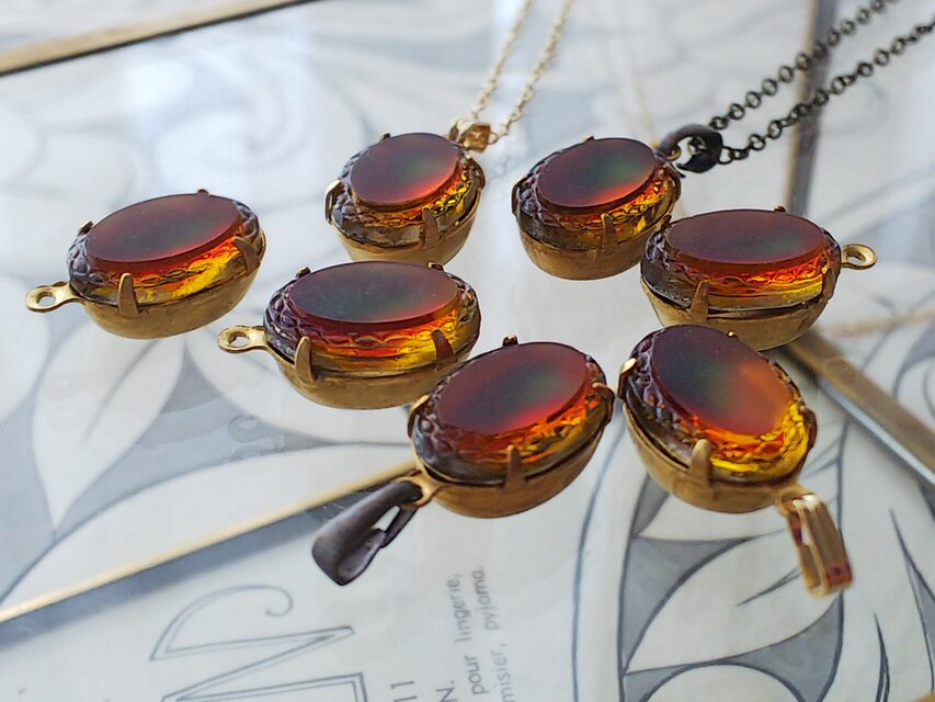 ヴィンテージ フロスト装飾Glass（Topaz／Green） 真鍮古美ネックレス