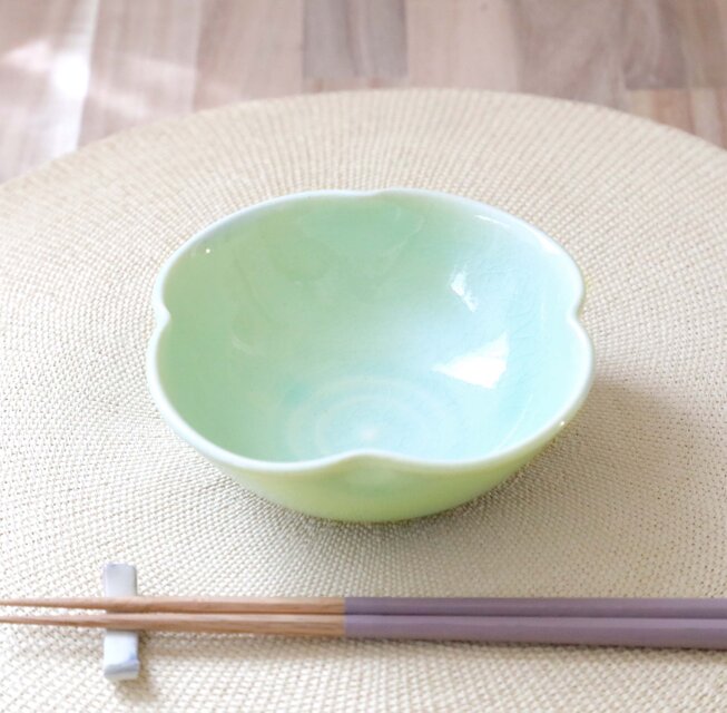 水色硝子の四つ葉小鉢