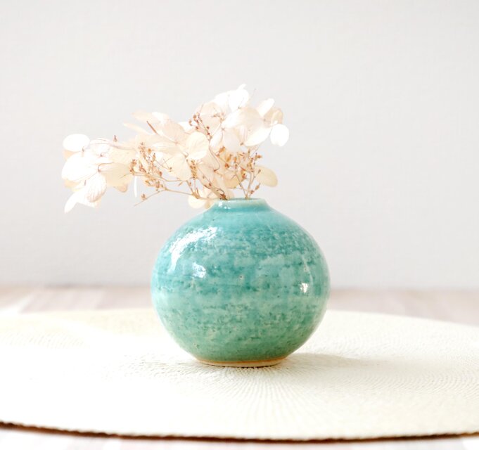 トルコ青釉のふっくら丸い一輪挿し