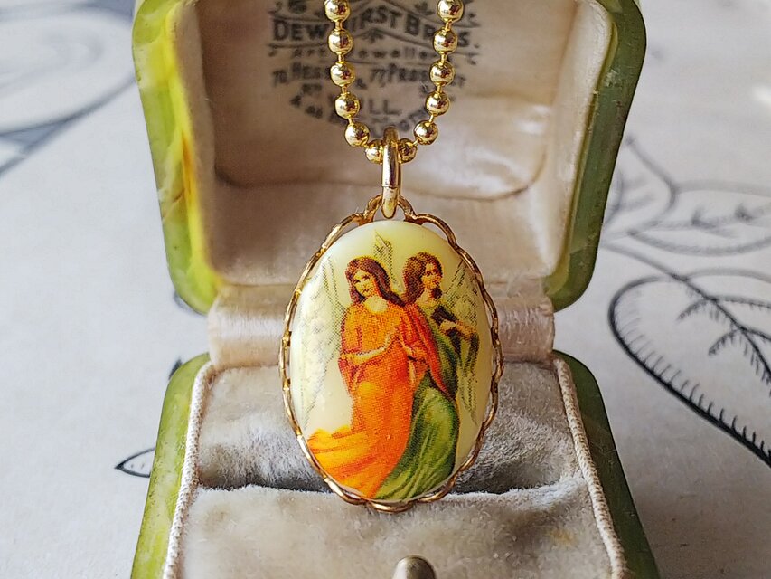 ヴィンテージ　④オレンジとモスGreenの2人の守護天使／Holy・クリスマス　ネックレス