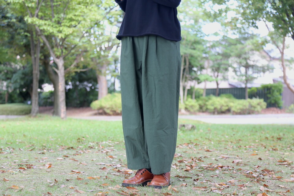 天日干しタックパンツ（深緑） | iichi 日々の暮らしを心地よくする