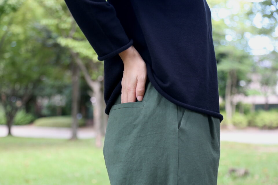 天日干しタックパンツ（深緑） | iichi 日々の暮らしを心地よくする