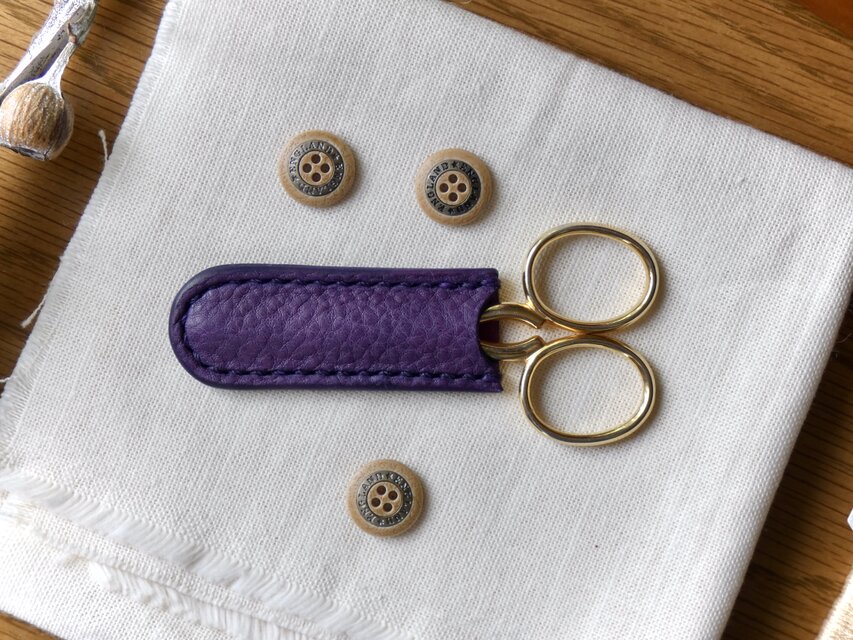 糸切りはさみケース／刺繍はさみカバー／ネイルシザー／革／紫