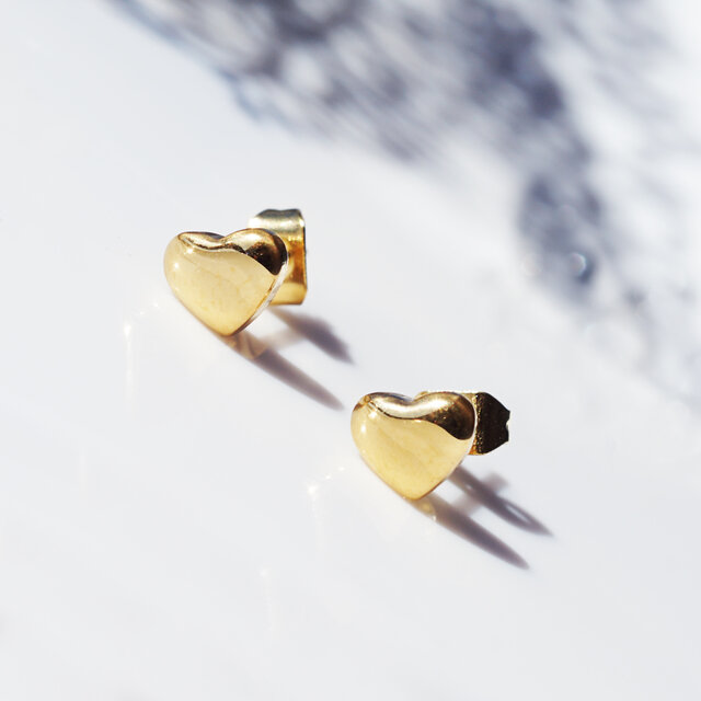 小さなハートのピアス★サージカルステンレス・イヤリング可・シルバー有　～Sweet heart