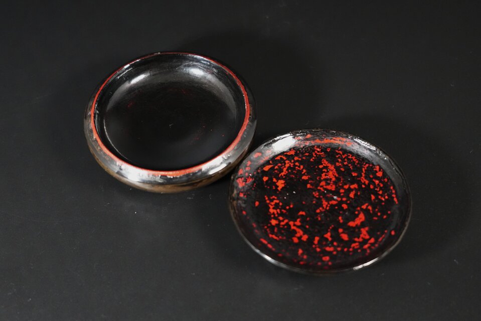 彫漆 「屈輪堆黒香合」 | iichi 日々の暮らしを心地よくする