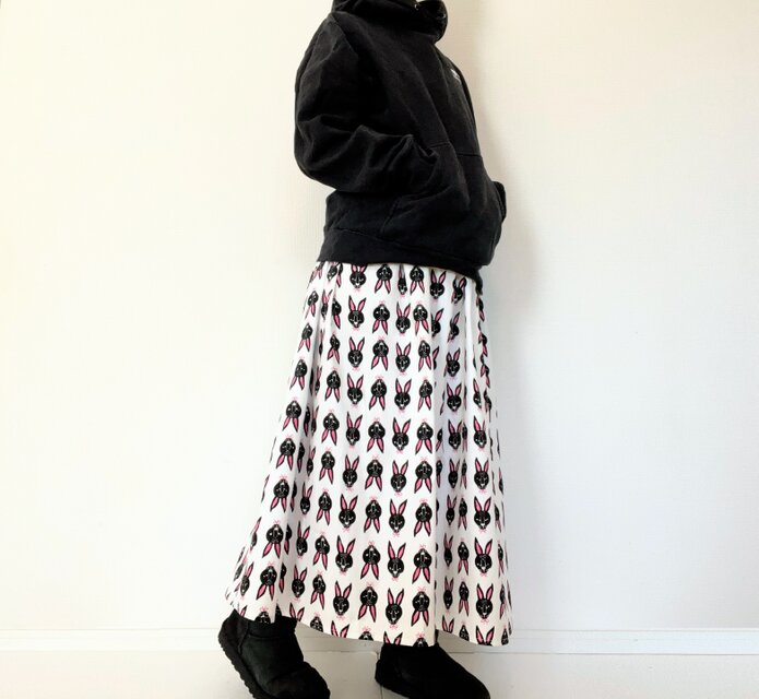 【送料無料】北欧＊黒うさぎ柄ロングスカート＊ポケット付＊ウエストゴム＊国産コットン100％＊ホワイト×ピンク