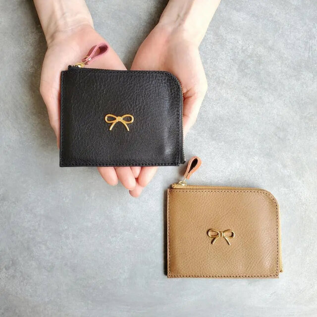 ◆ときめくリボンチャームの薄型L字ファスナーウォレット◆　大人可愛い　革財布　ミニ財布　コンパクトウォレット　レディース