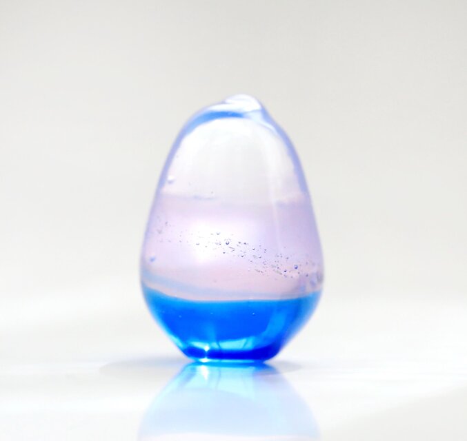 ガラスの雫の小さなオブジェ 「桜風」