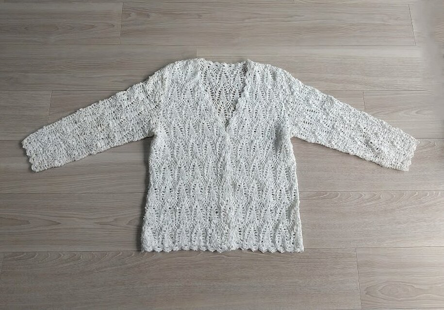 白のカーディガン