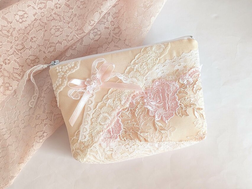 レースとリボンのエレガントポーチ