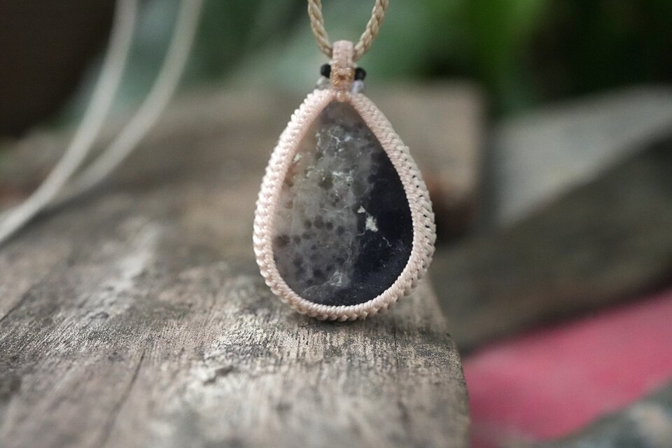 2色☆iolite sunstone マクラメネックレス 2091 | iichi 日々の暮らし
