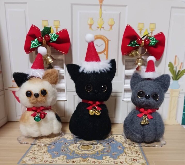 羊毛フェルト 黒猫 サンタ帽子付き ケーキ・スタンド付き | iichi 日々