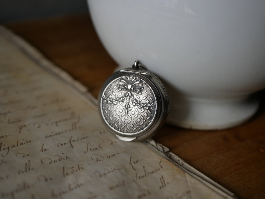 純銀　プドリエ　ピルケース　フランスアンティーク　アンティークのある暮らし　ブロカント