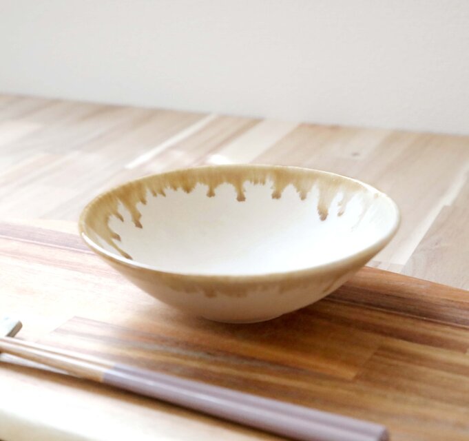 生成マット釉の平鉢 縁飴 | iichi 日々の暮らしを心地よくする