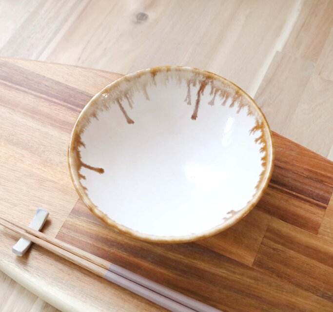 白釉の平鉢 縁飴