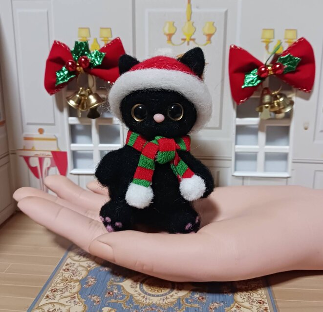 クリスマスイメージの黒猫ちゃん 羊毛 | iichi 日々の暮らしを心地よく