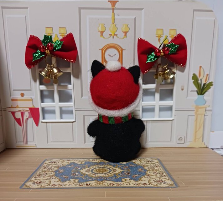 クリスマスイメージの黒猫ちゃん 羊毛 | iichi 日々の暮らしを心地よく