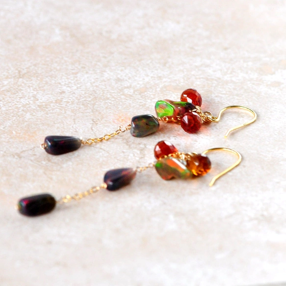 妖艶なブラックオパール」ブラックオパールxマディランシトリンピアス