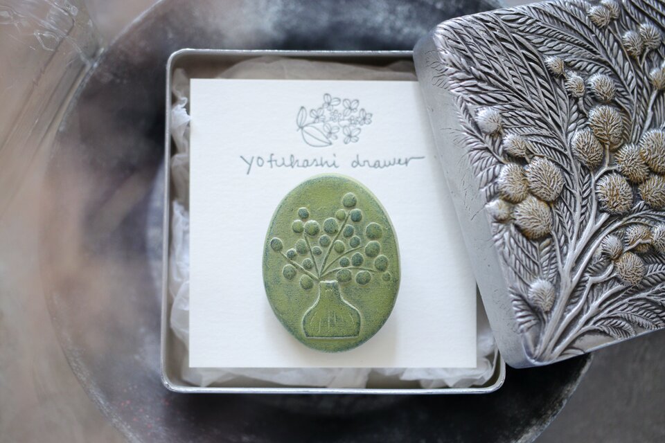 : : : 陶土の草花ブローチ : : : 1395