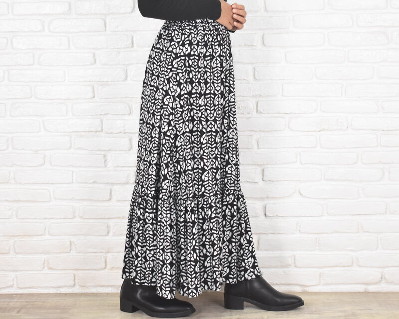 ボタニカル柄×モノトーンの大人ティアードスカート | iichi 日々