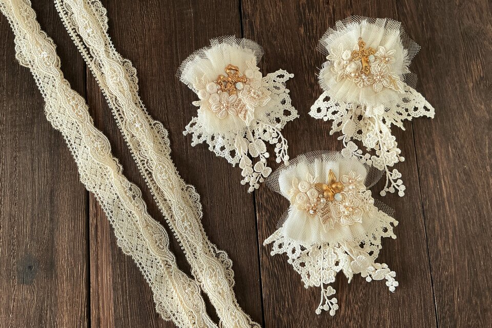 レースとビジューのブローチ2