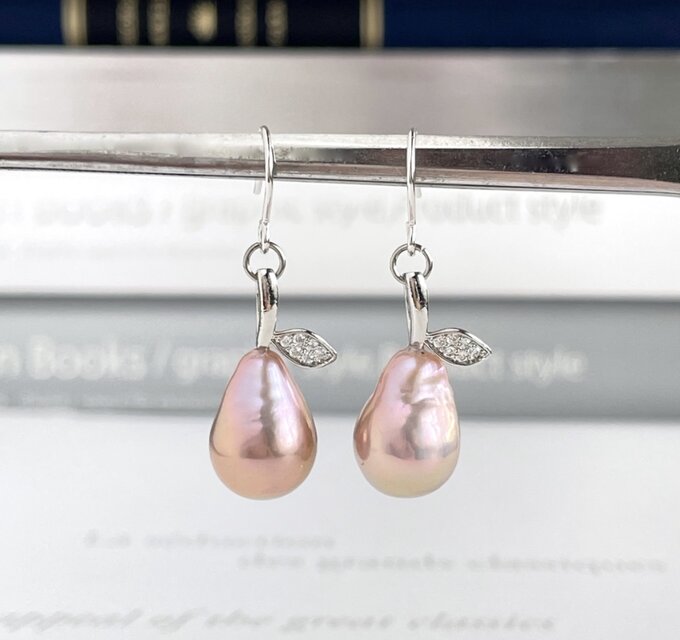 洋梨型 天然淡水パール シルバーリーフ ローズゴールド 淡水パールのピアス イヤリングに変更可）