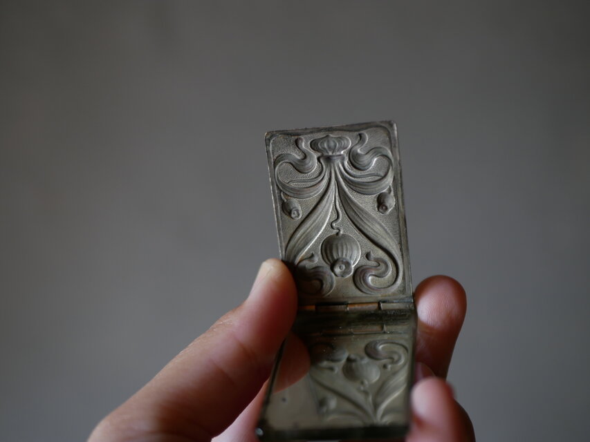 フランスアンティーク　カルネドバル　ヴィクトリアン　シャトレーン カルネドバルの形をしたコンパクトミラー ミラー シャトレーン