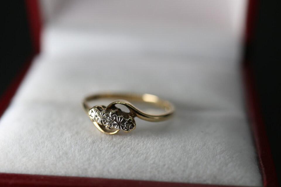 英国 イギリス 1994年 ビンテージ ゴールド リング 指輪  天然 ダイアモンド 純金率 375  J200