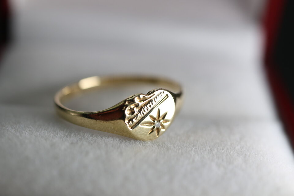 英国 イギリス シグネット ビンテージ ゴールド リング 指輪 天然 ダイアモンド 純金率 375  J201