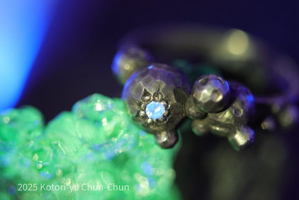 【7つの顔をもつ指輪】レア蛍光ダイヤモンド・デザインシルバーリング【Ⅶ】