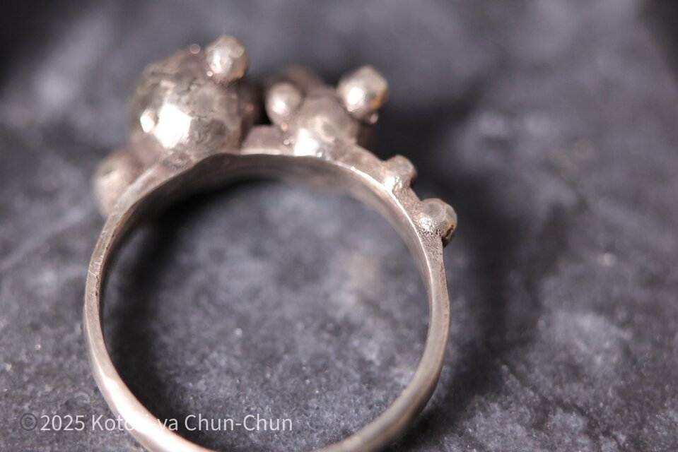 なっつんさんのルビーのシルバー手作りリングです。他の方は購入しないでください。 7つの顔をもつ指輪】レア蛍光ダイヤモンド・デザインシルバー