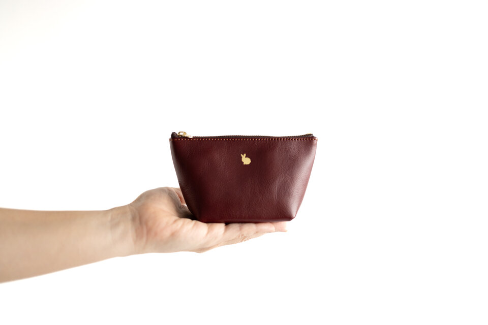 new】深みボルドーの牛革ミニポーチ＊うさぎマーク／Sサイズ／本