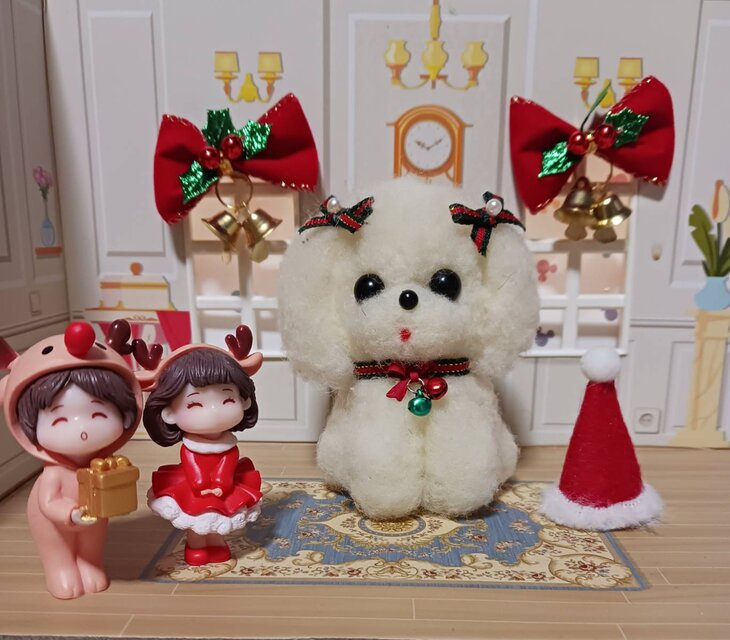 羊毛フェルト クリスマスリボンのふわふわマルチーズ | iichi 日々の