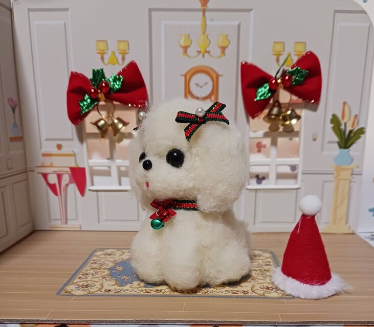羊毛フェルト クリスマスリボンのふわふわマルチーズ | iichi 日々の