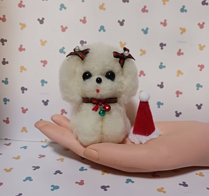 羊毛フェルト クリスマスリボンのふわふわマルチーズ | iichi 日々の