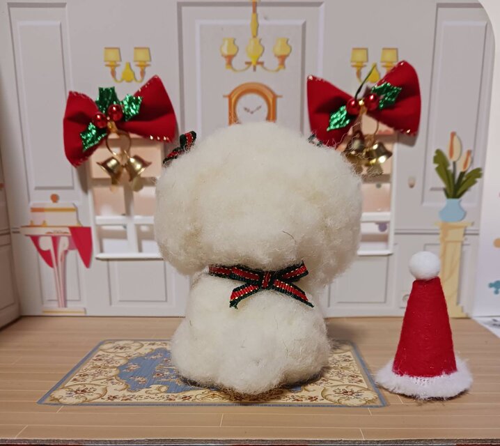 羊毛フェルト クリスマスリボンのふわふわマルチーズ | iichi 日々の
