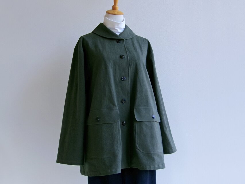 綿麻キャンバスのショート・コート（ダークモスグリーン）