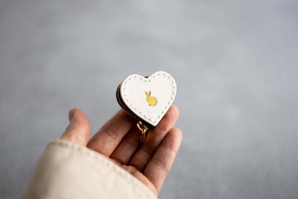 うさぎの心❤︎小さいハートの牛革コインケース／ジュエリーケース/ホワイト（白）