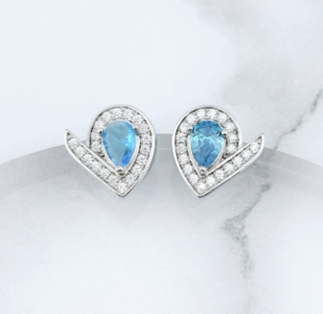 幸せのペアシェイプピアス 【高品質！送料無料！当日発送！】