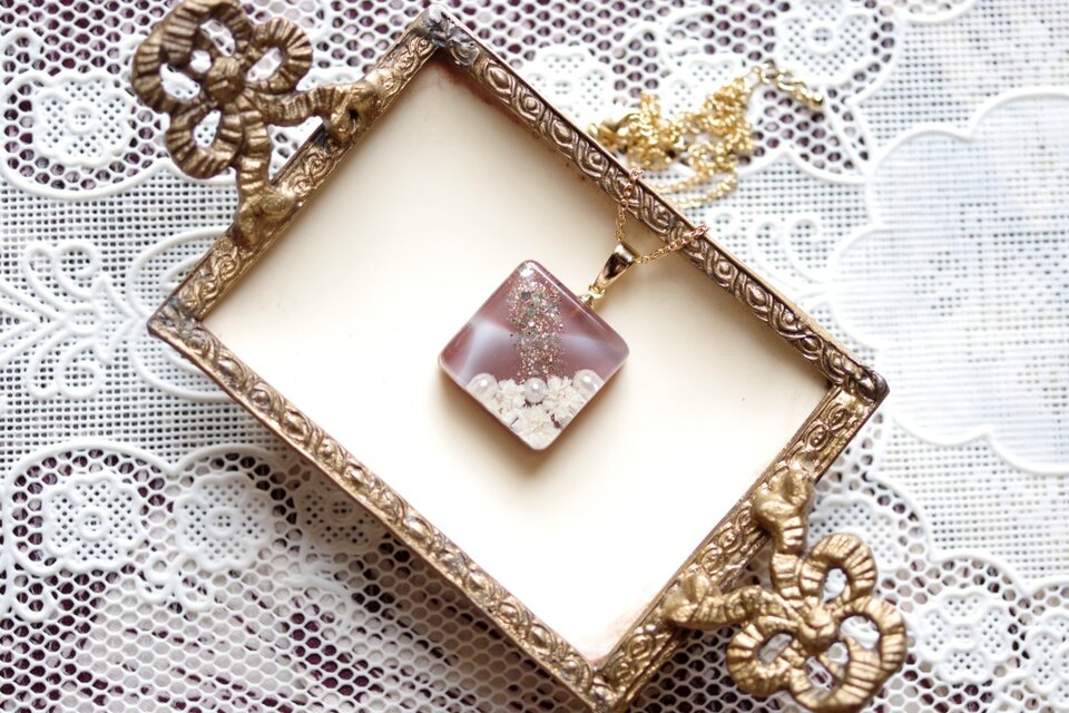 レジンアート　スクエアペンダント〈泥濘〉