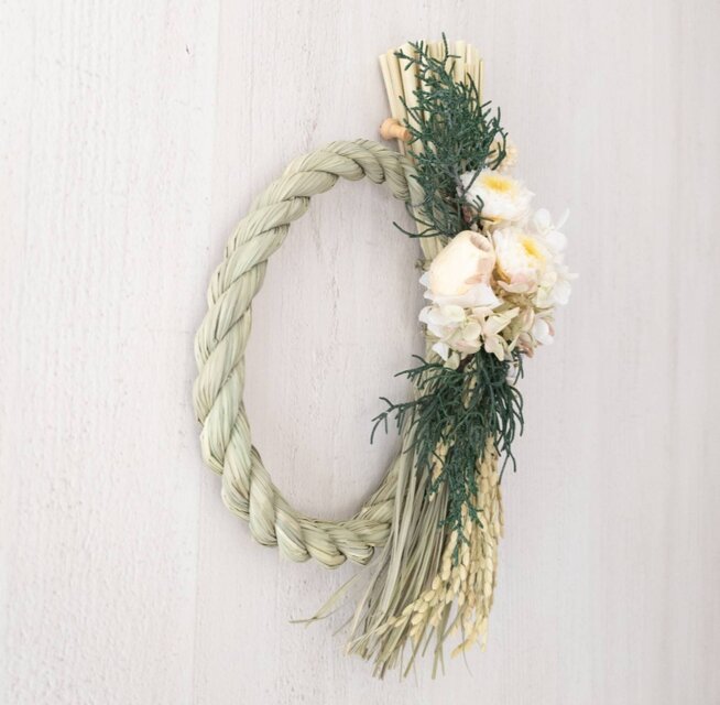 お正月しめ縄 小菊＆稲穂付き プリザーブドフラワー 白緑 丸型 しめ縄